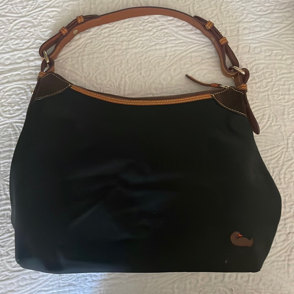 Super cute Dooney and Bourke purse. Lightly used, looks brand new